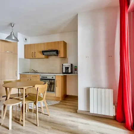 °apartment With Balcony & Parking° דירה נאנט