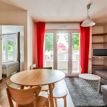 דירה °apartment With Balcony & Parking° *